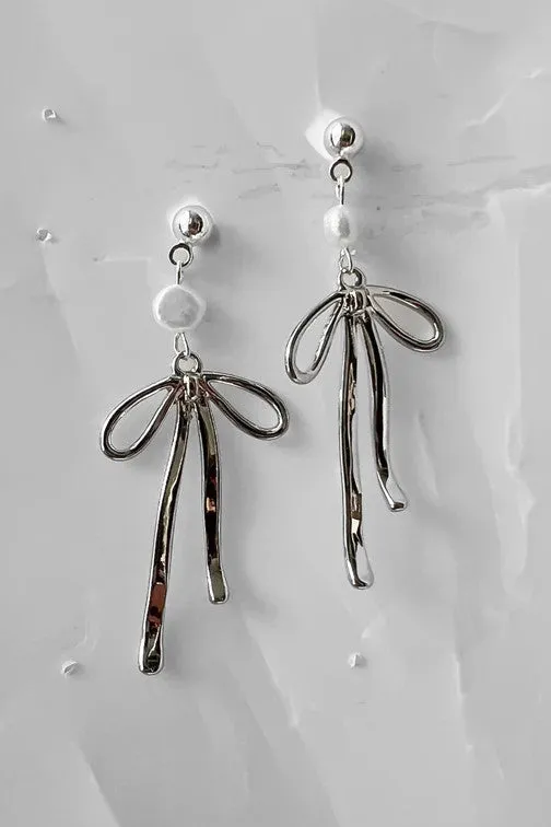 Crushes - Bow and Pearl Earrings, Silver