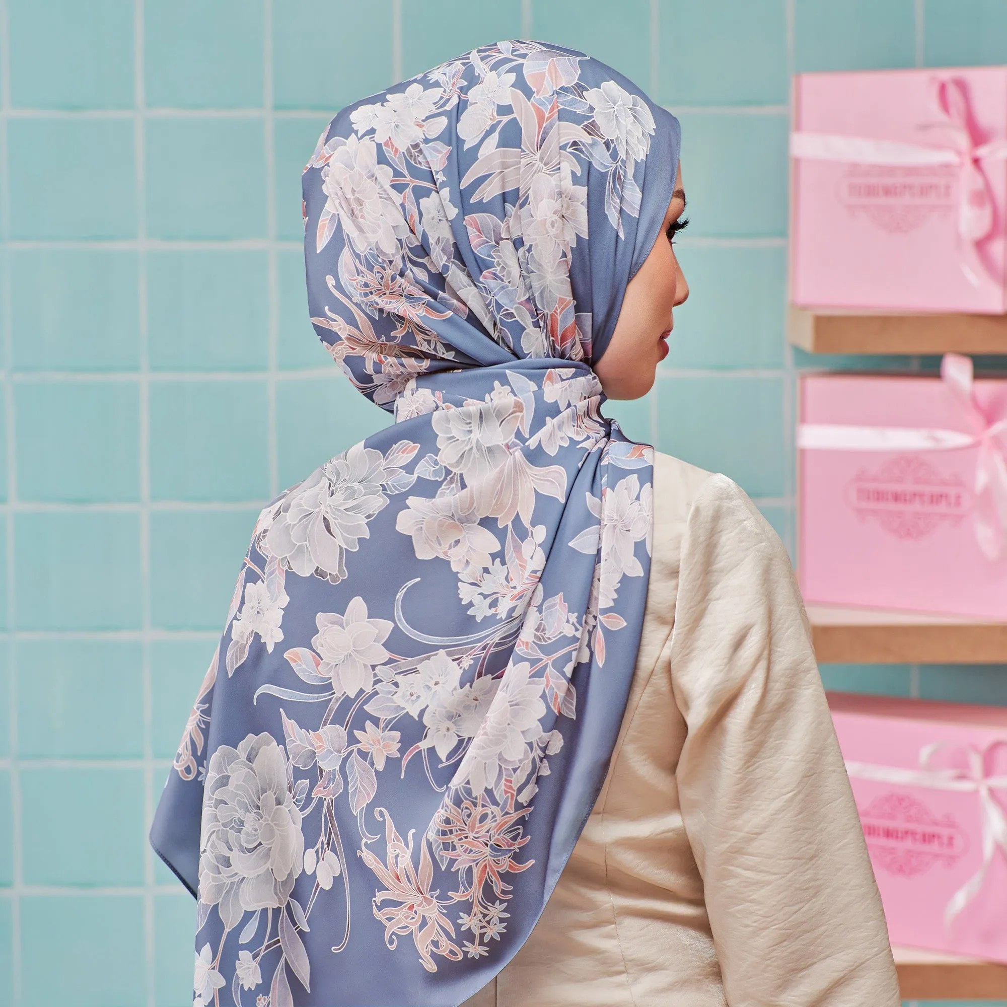 LE Batik Floral in Steelblue