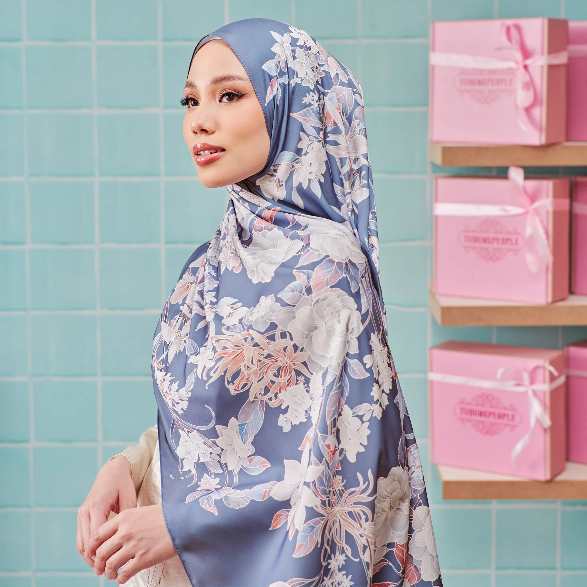 LE Batik Floral in Steelblue