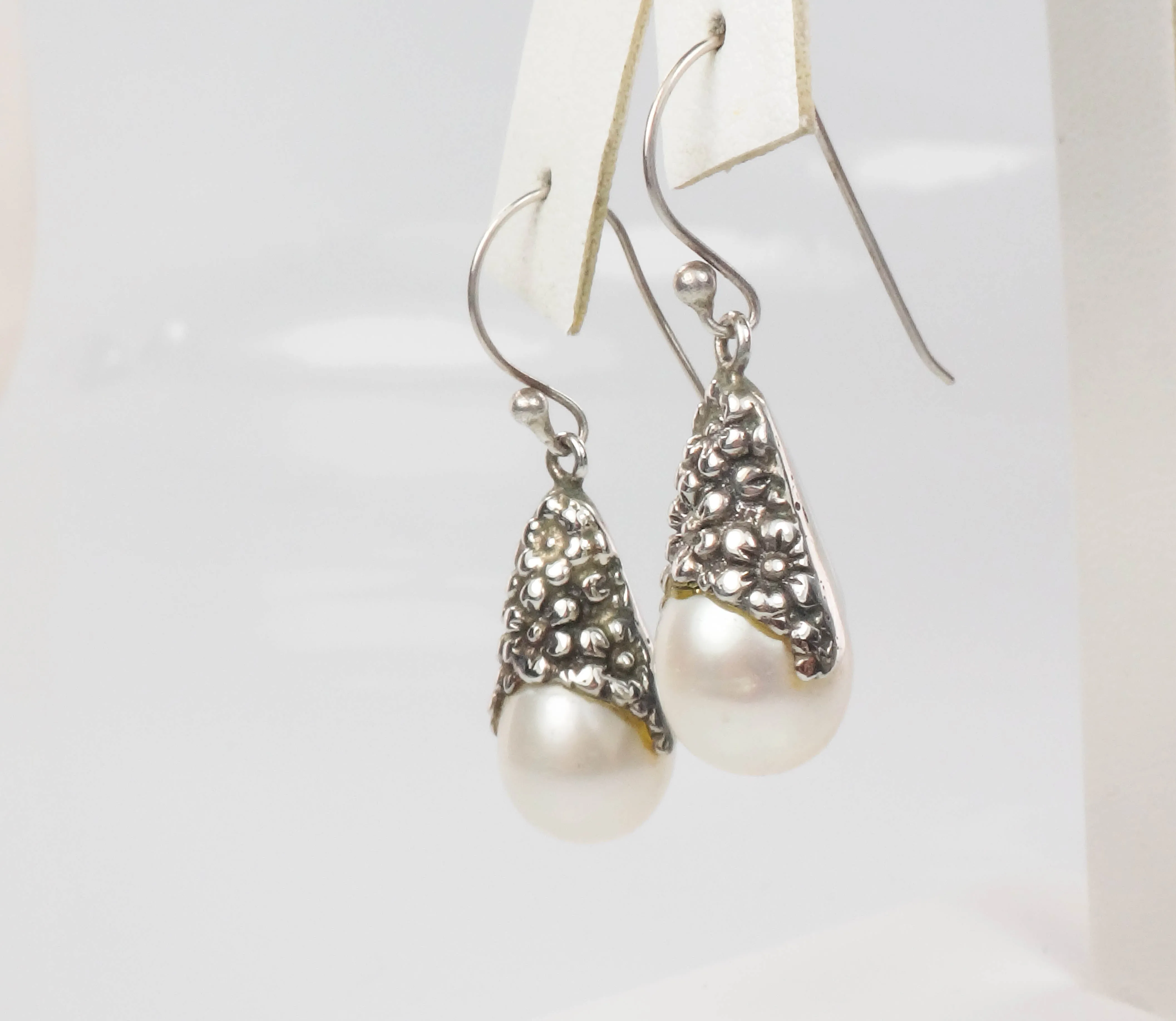 Vintage Sterling Silver Pearl Floral Dangle Earrings, Teardrop Shaped 925 White Pearl Drop Earrings with Ear Wires