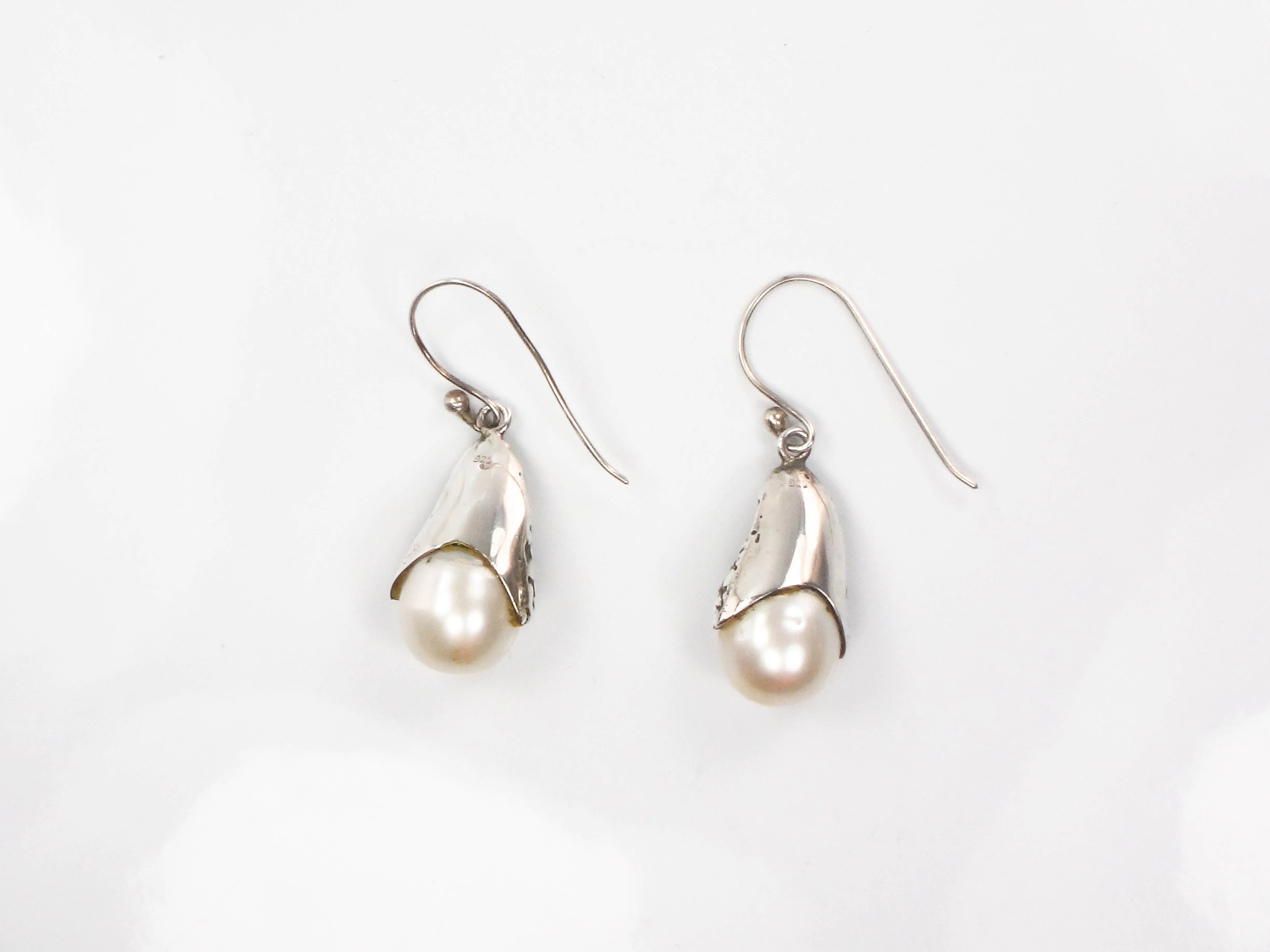 Vintage Sterling Silver Pearl Floral Dangle Earrings, Teardrop Shaped 925 White Pearl Drop Earrings with Ear Wires